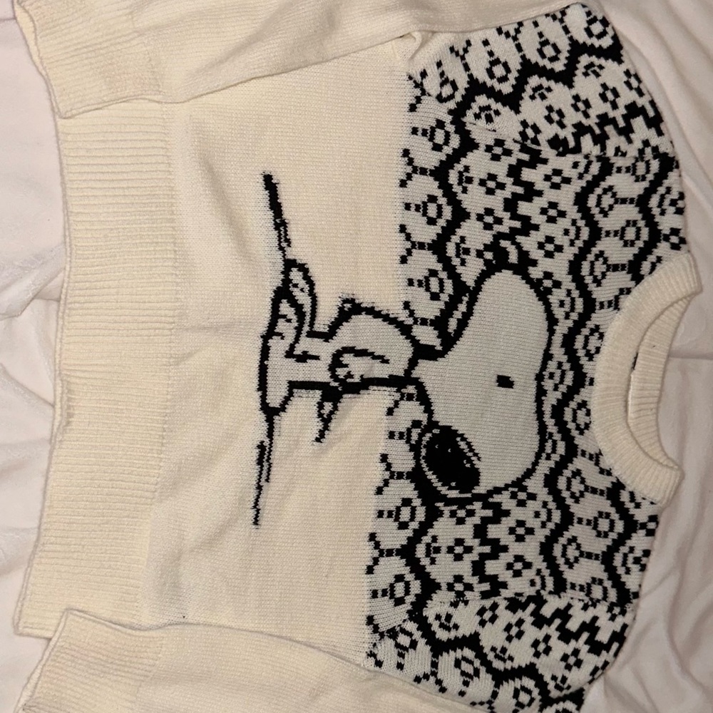black and white PEANUTS sweater